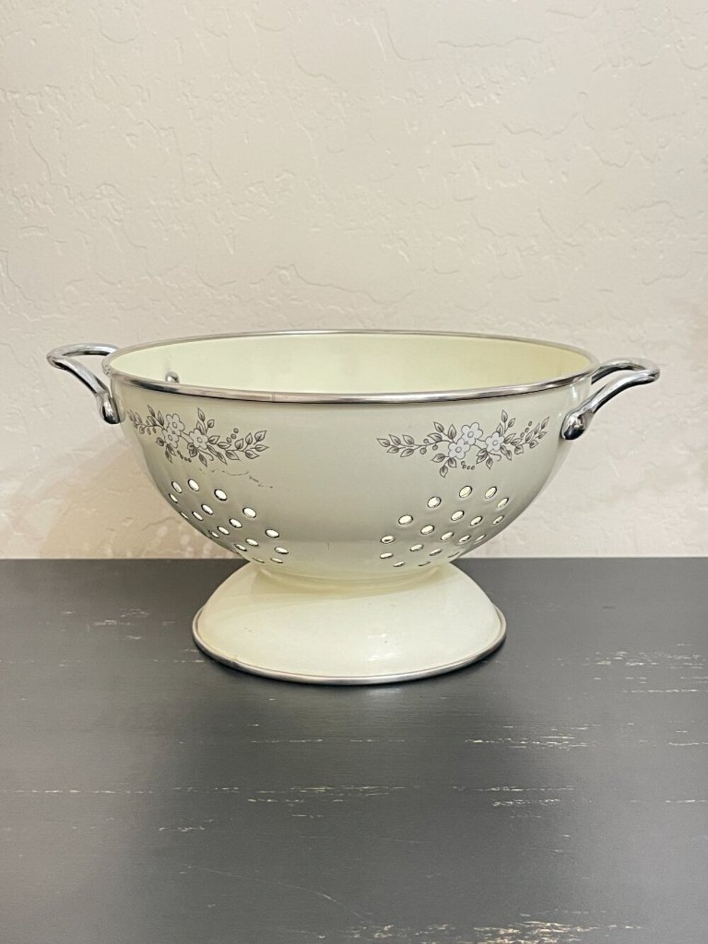 Pfaltzgraff Heirloom Colandar Strainer Gray White Flowers